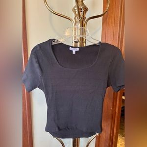 Black half cropped Top size XL